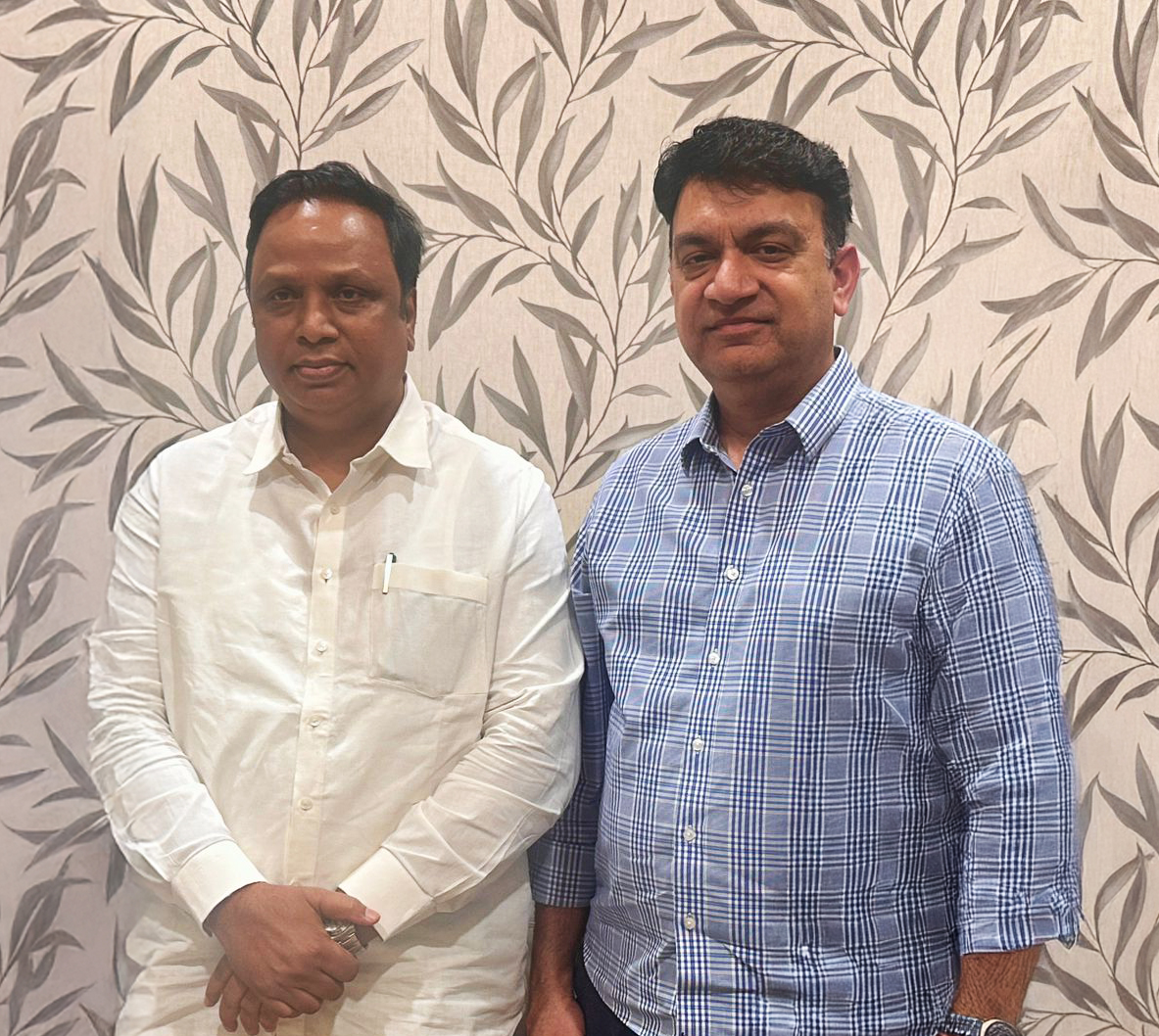 सांस्कृतिक मंत्री अ‍ॅड.  आशिष शेलार यांना ‘नाफा’ मराठी चित्रपट महोत्सवाचे विशेष निमंत्रण!