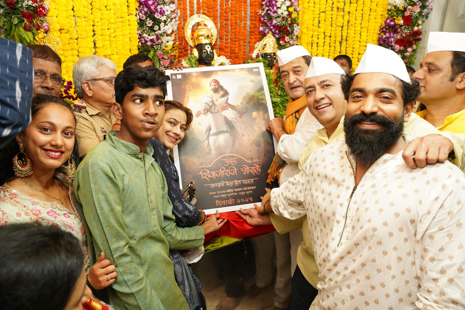 ‘पुन्हा शिवाजीराजे भोसले’ येत्या दिवाळीत प्रेक्षकांच्या भेटीलाविठ्ठ्ल रखुमाईचा आशीर्वाद घेत पहिली झलक प्रदर्शित